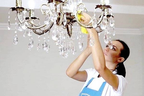 تمیز کردن لوستر+لامپ و کریستال